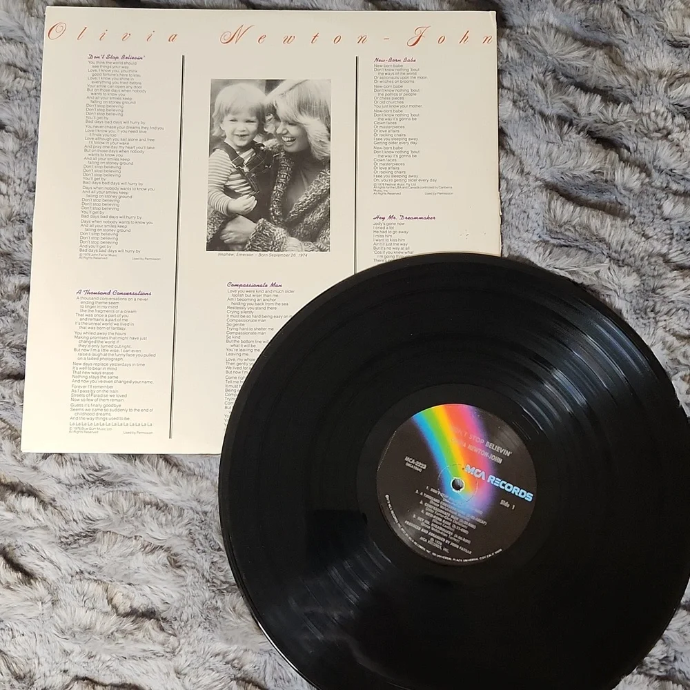 Olivia Newton-John 'Don't Stop Believin' Vinyl Record - Picture 3 of 4